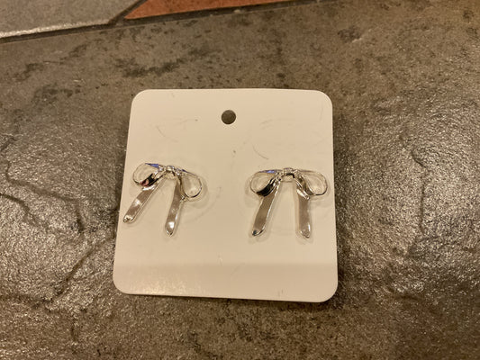 Silver Bow stud